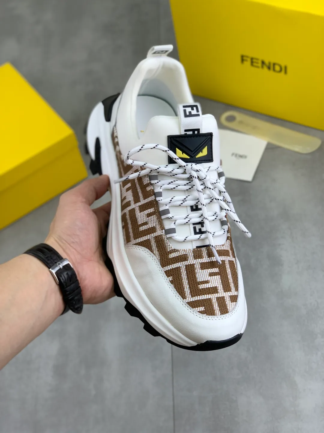 ​Men's shoes 💰P440 💰【New】Little monster 🆘 New FENDI 🕶️🕶️Simple routing effect, showing an elegant and cool driving shoe 🎬Using imported calfskin + first-layer pigskin lining🐂Excellent material🎬Detailed workmanship 🤗Comfortable foot feel➰➰. ​Pair it with any outfit to show your taste and temperament, low-key luxury ♻️Design ​simple and elegant ​noble and fashionable 🍃​Very loved and favored by trendy men 💓❤️Size: 38-44 (45 customized) 3️⃣ colors available